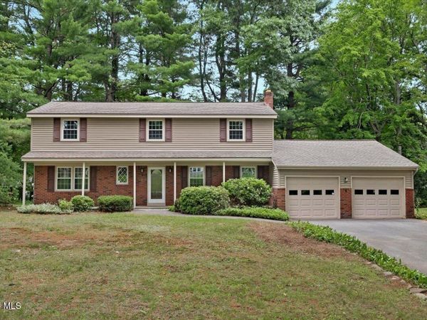 9 Chestnut Lane, Clifton Park, NY 12065