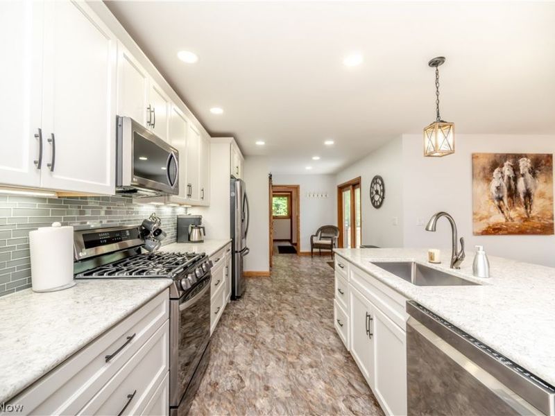405 Airport Drive NW, Warren, OH 44481 Photo 12
