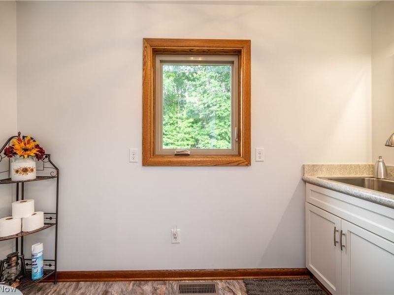 405 Airport Drive NW, Warren, OH 44481 Photo 19