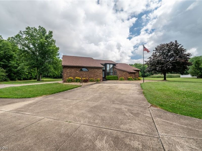 405 Airport Drive NW, Warren, OH 44481 Photo 2