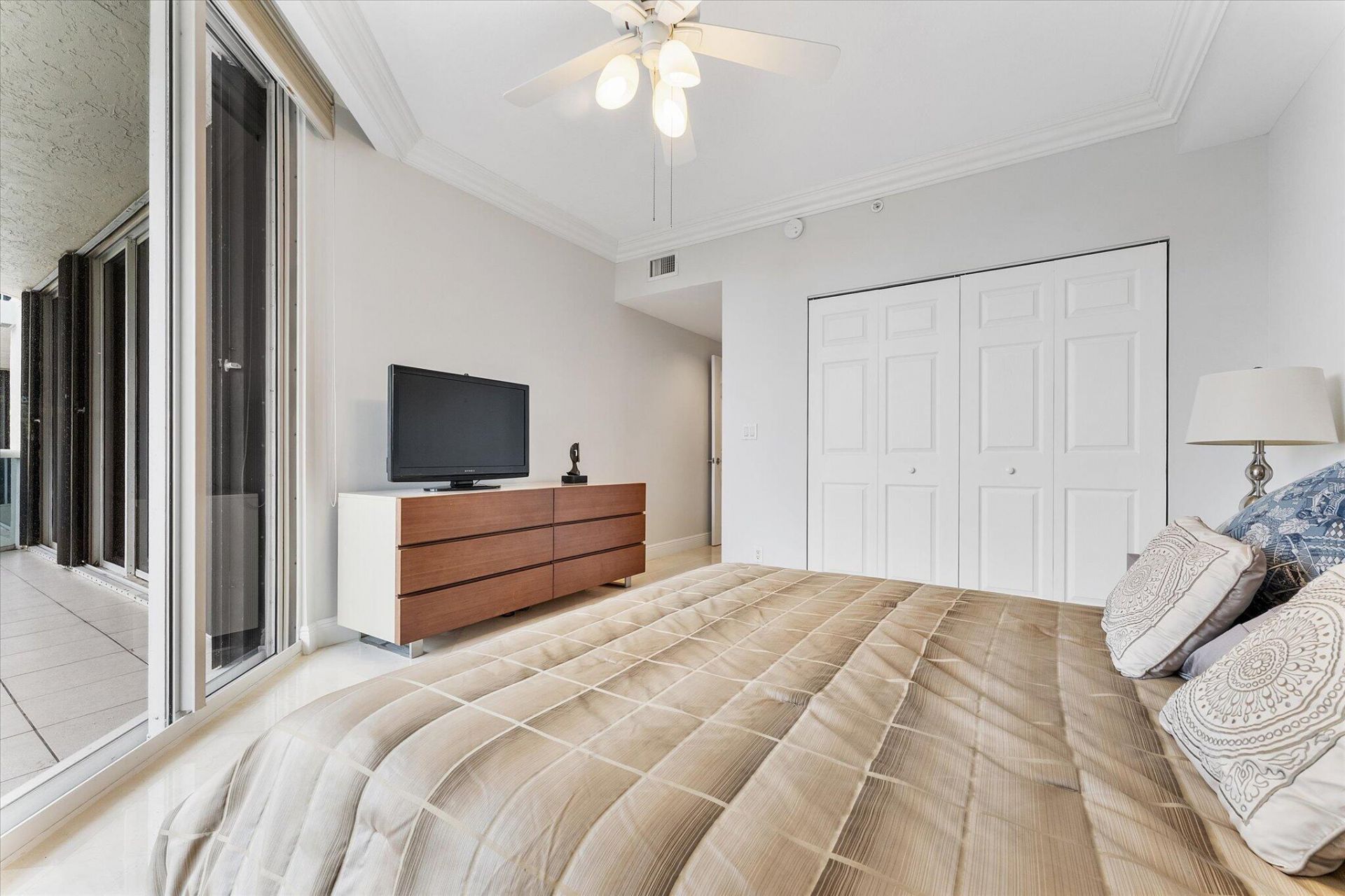 3100 N Ocean Boulevard, Unit 407, Fort Lauderdale, FL 33308 Photo