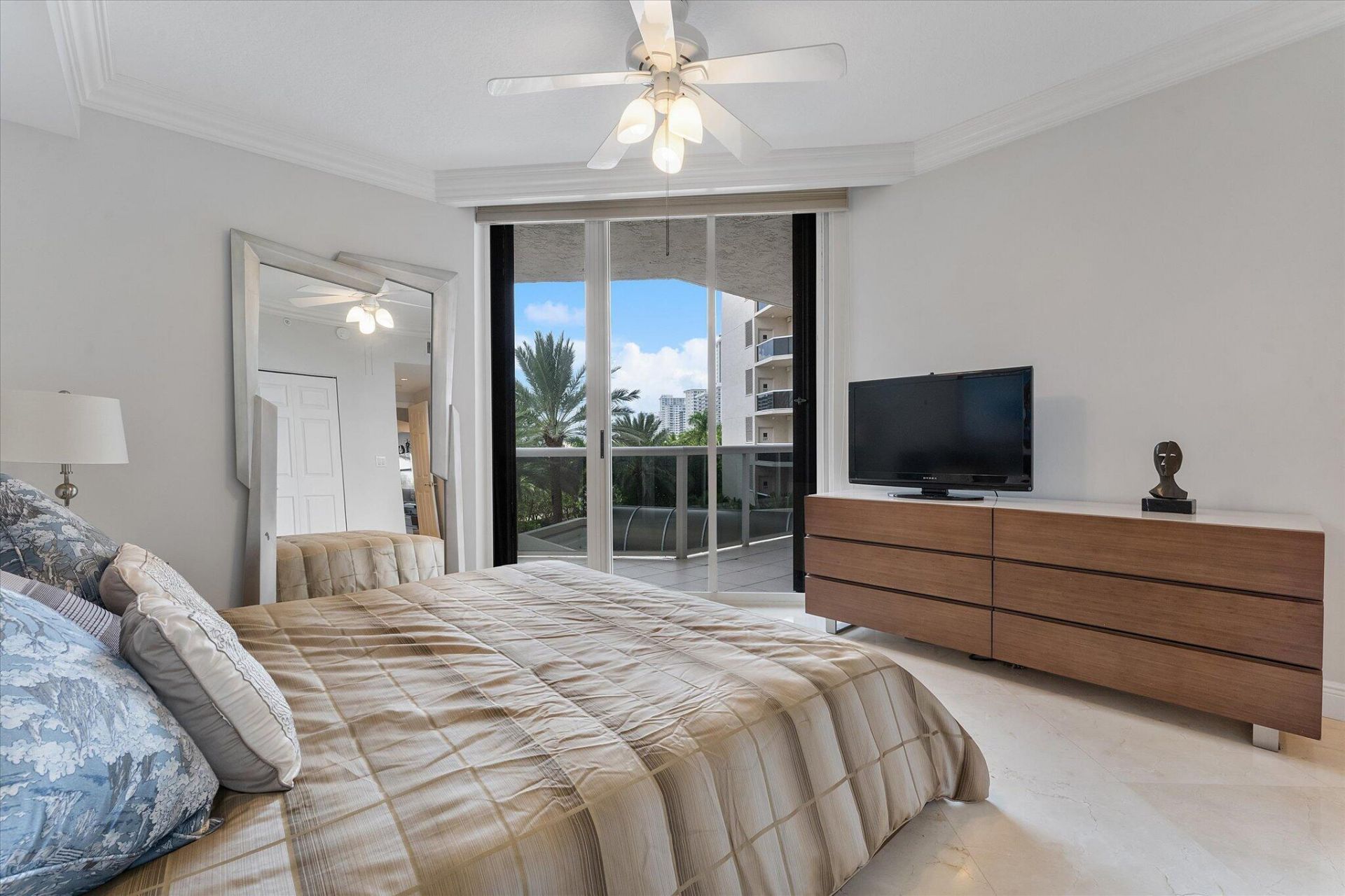 3100 N Ocean Boulevard, Unit 407, Fort Lauderdale, FL 33308 Photo