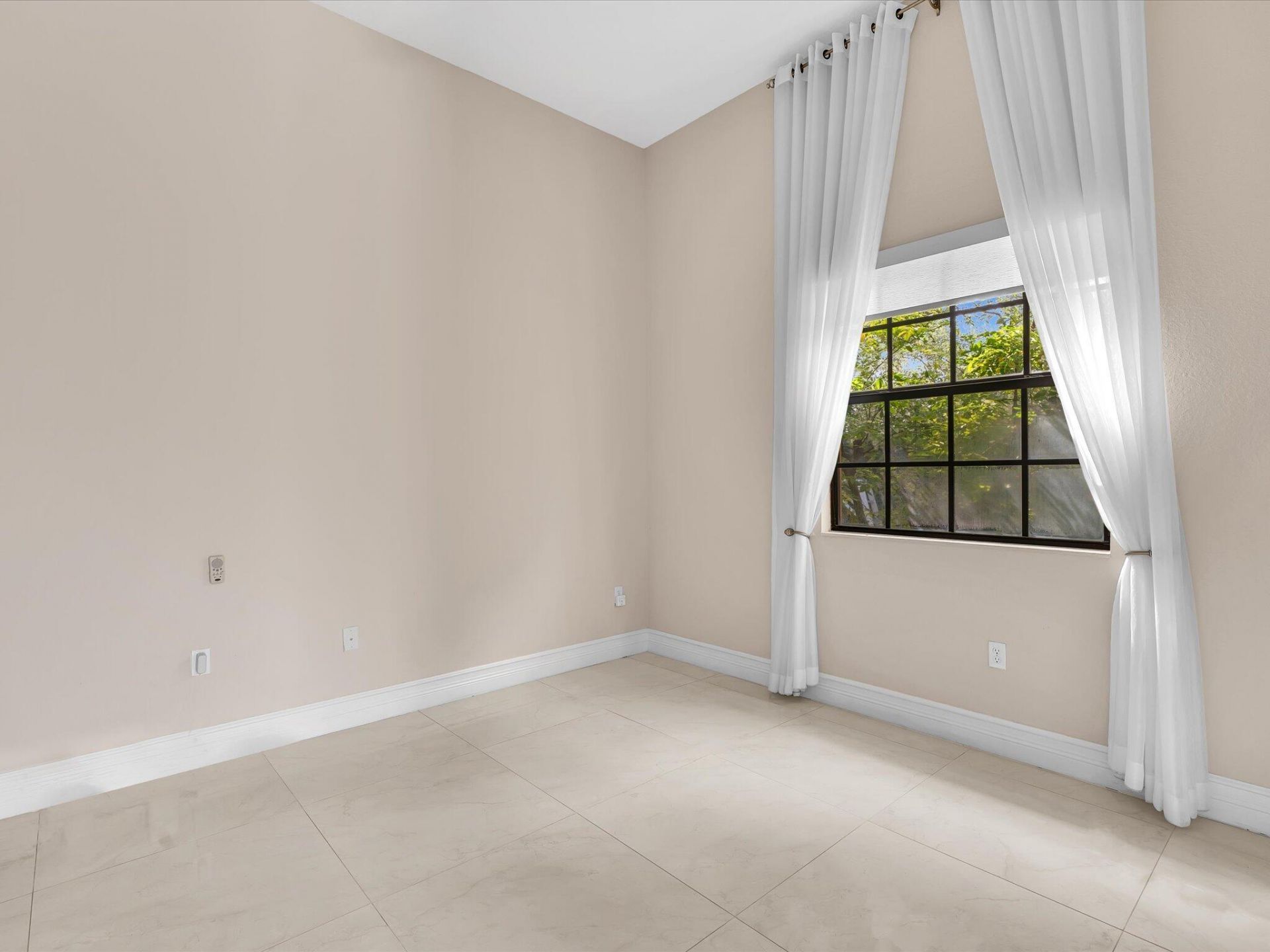 3445 NW 87th Avenue, Hollywood, FL 33024 Photo