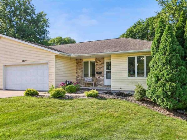 1020 Chatham Drive, Williamsburg, IA 52361