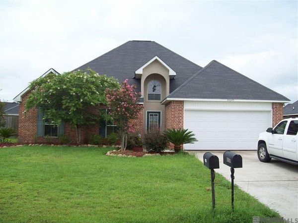 26043 Wimbledon Ave, Denham Springs, LA 70726