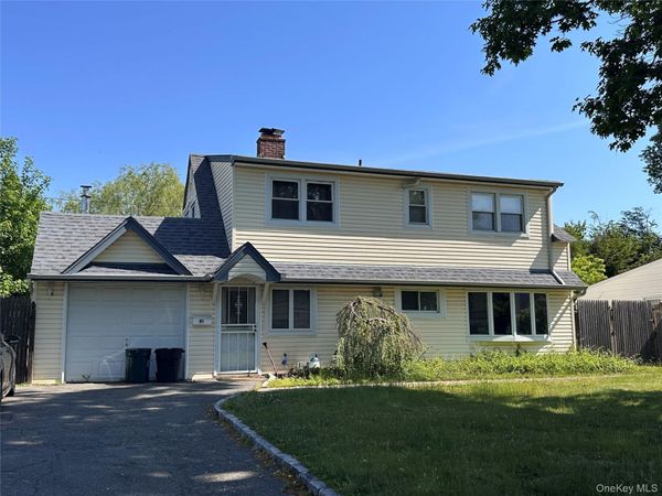 61 Friendly Road , Hicksville, NY 11801