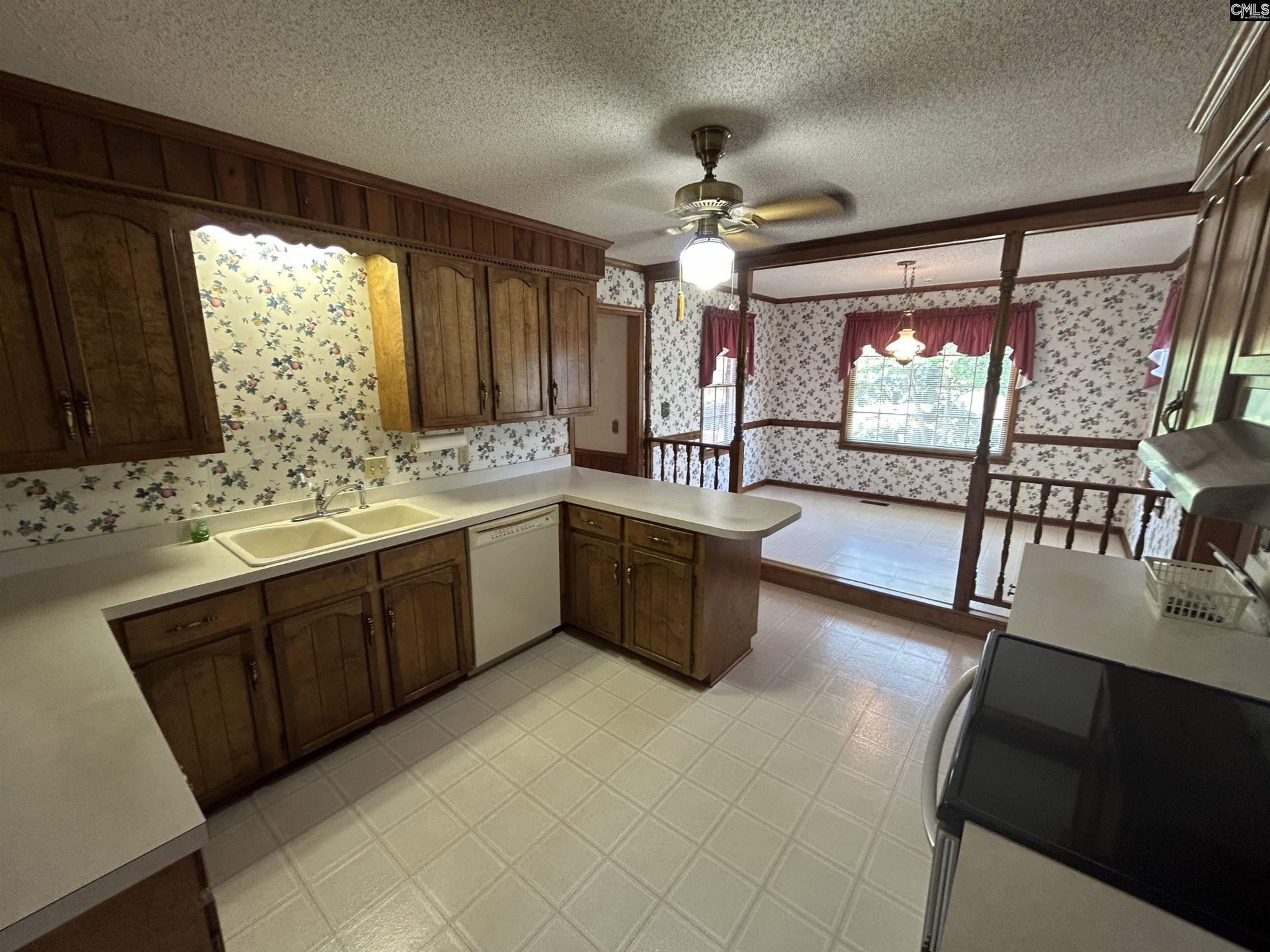 249 Tudor Road  Photo 11