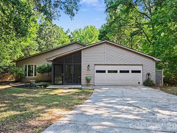 10006 Stoneleigh Lane, Charlotte, NC 28277