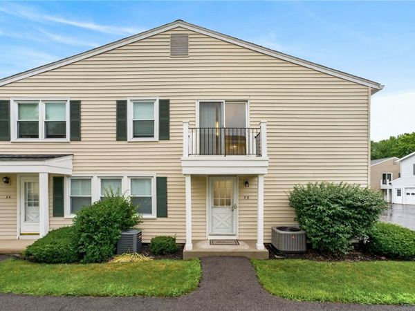 28 Arrowhead Way S, Fairport, NY 14450
