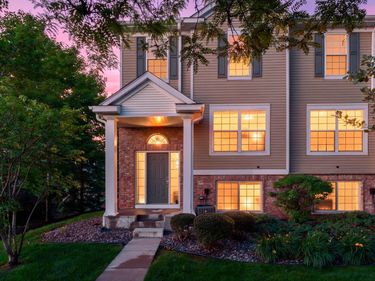 868 Ledgestone Drive, Mahtomedi, MN 55115