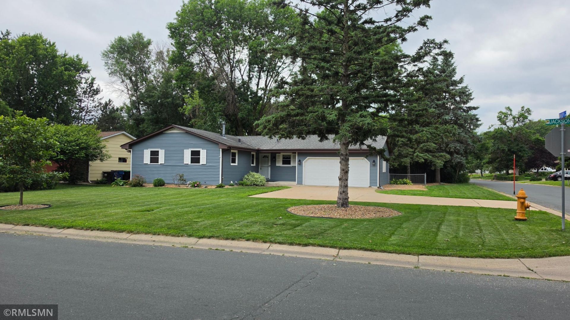 7399 Memory Lane NE, Fridley, MN 55432