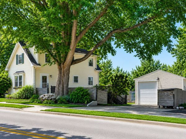 1212 Dean Street , St. Charles, IL 60174