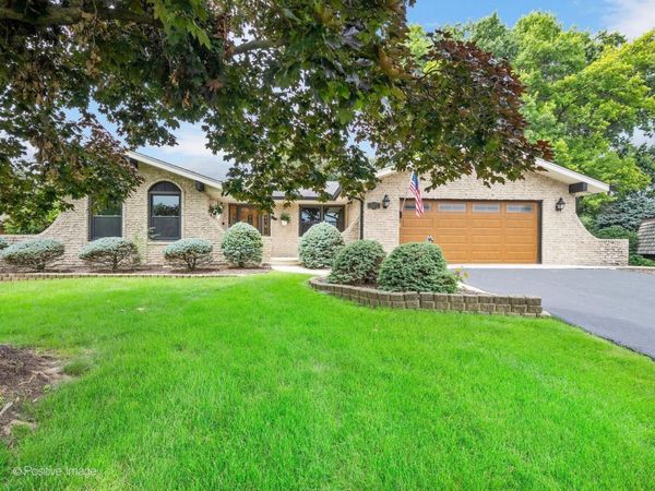 10s240 Hampshire Lane W, Willowbrook, IL 60527