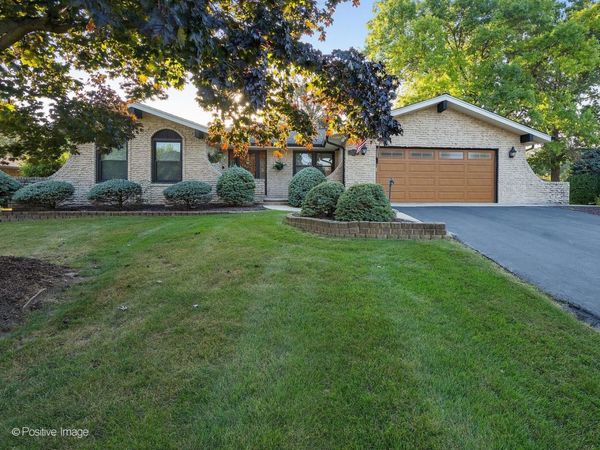 10s240 Hampshire Lane W, Willowbrook, IL 60527