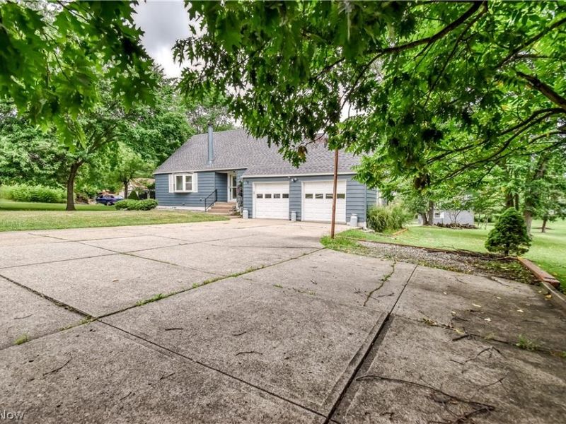 339 E Sprague Road, Seven Hills, OH 44131 Photo 2