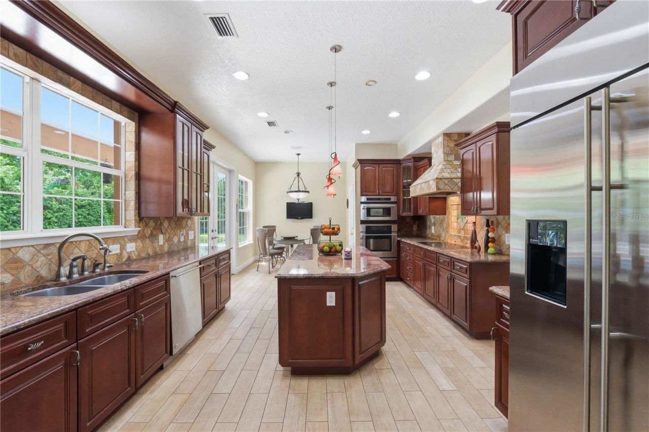 10307 Reclinata Lane, Tampa, FL 33618 Photo