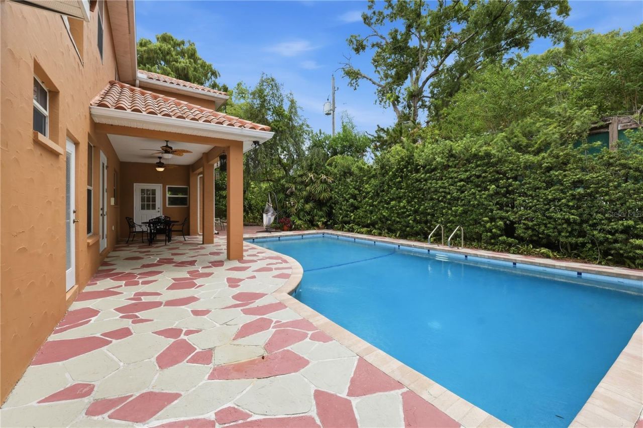 10307 Reclinata Lane, Tampa, FL 33618 Photo