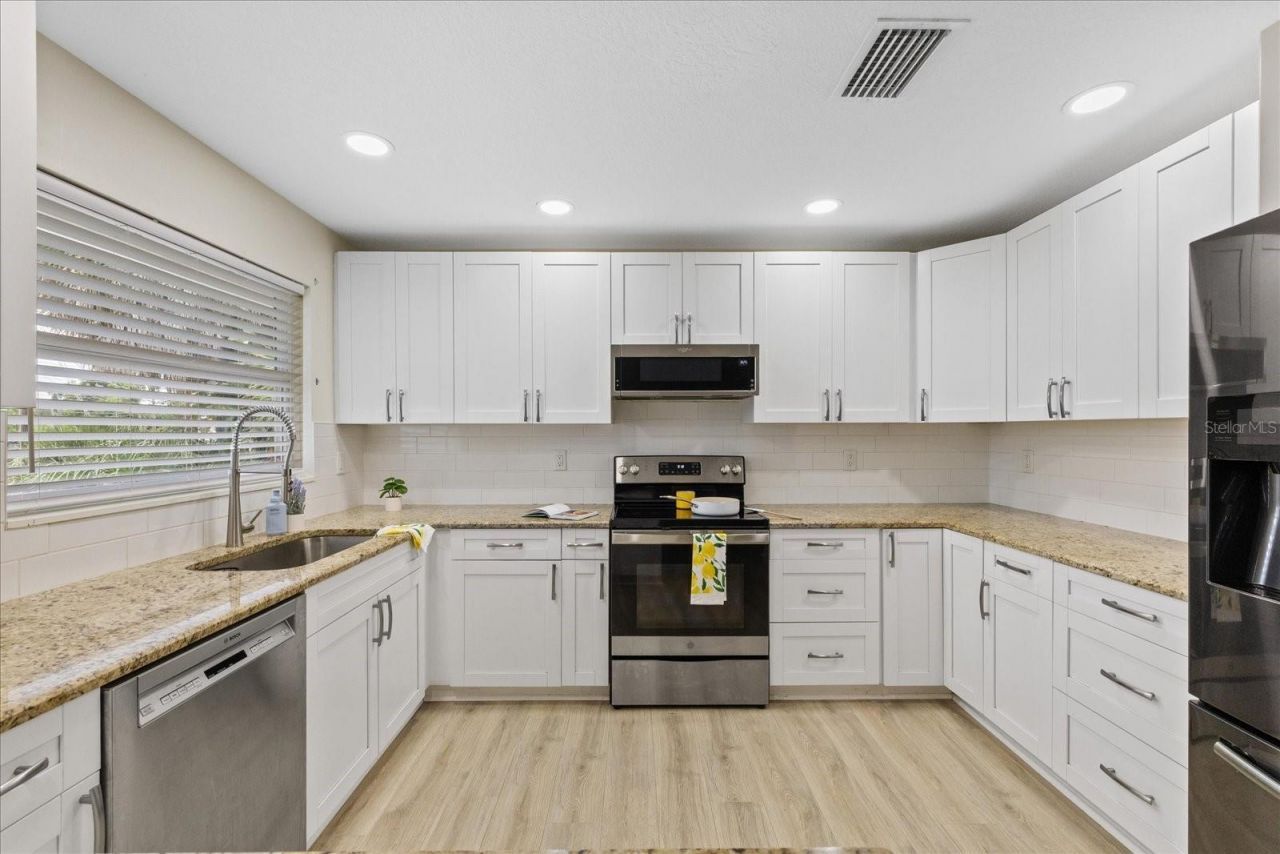 1410 Riverside Drive , Tarpon Springs, FL 34689 Photo