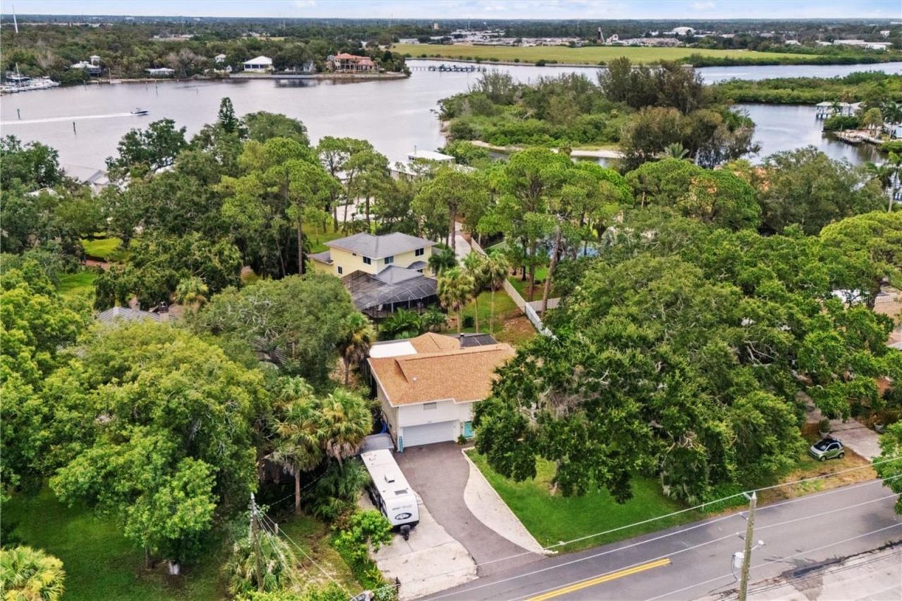 1410 Riverside Drive , Tarpon Springs, FL 34689 Photo
