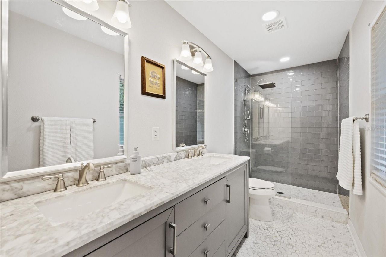 1410 Riverside Drive , Tarpon Springs, FL 34689 Photo