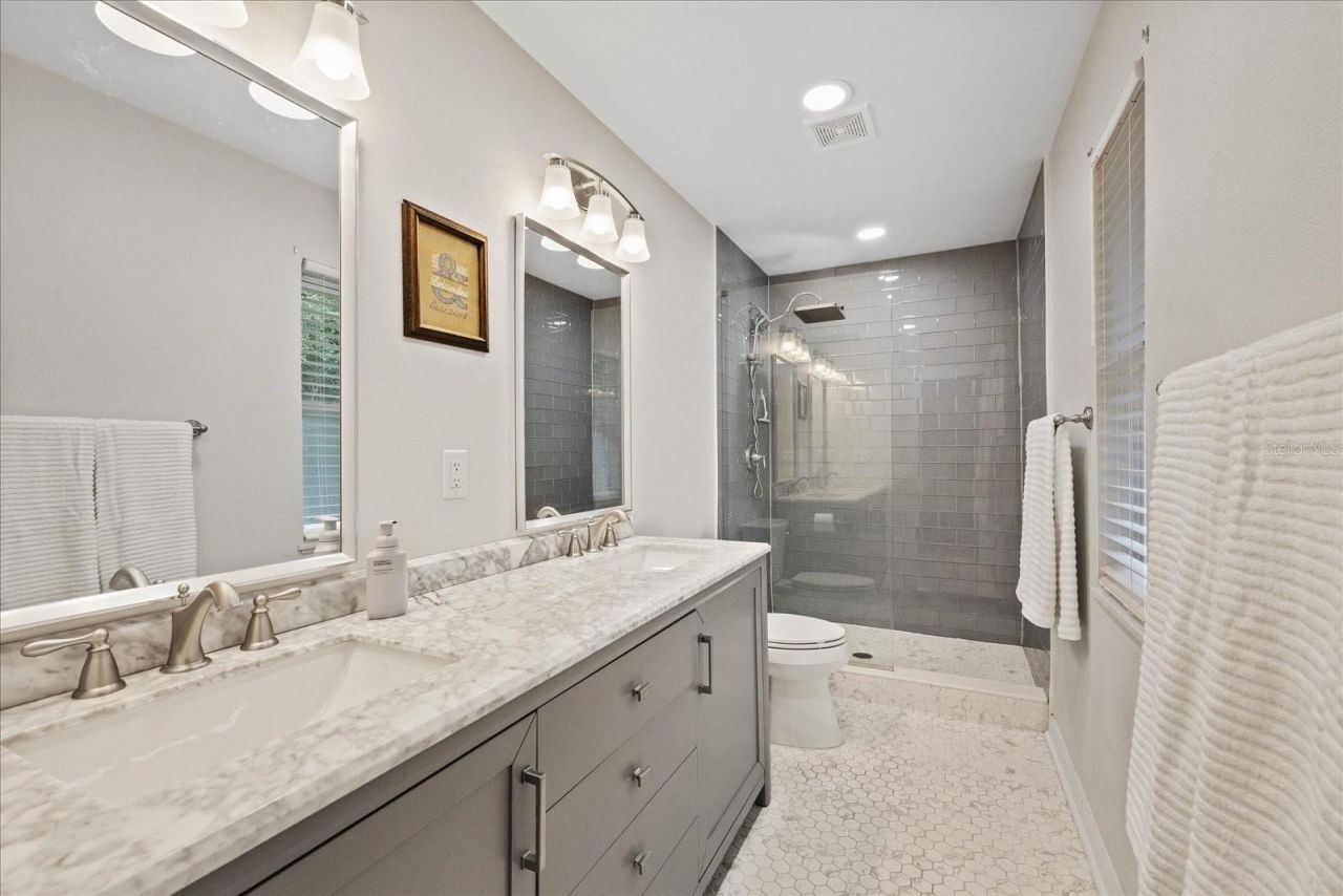 1410 Riverside Drive , Tarpon Springs, FL 34689 Photo
