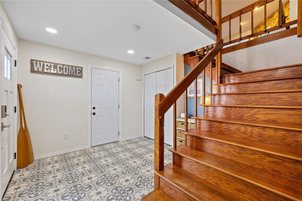 1410 Riverside Drive , Tarpon Springs, FL 34689 Photo