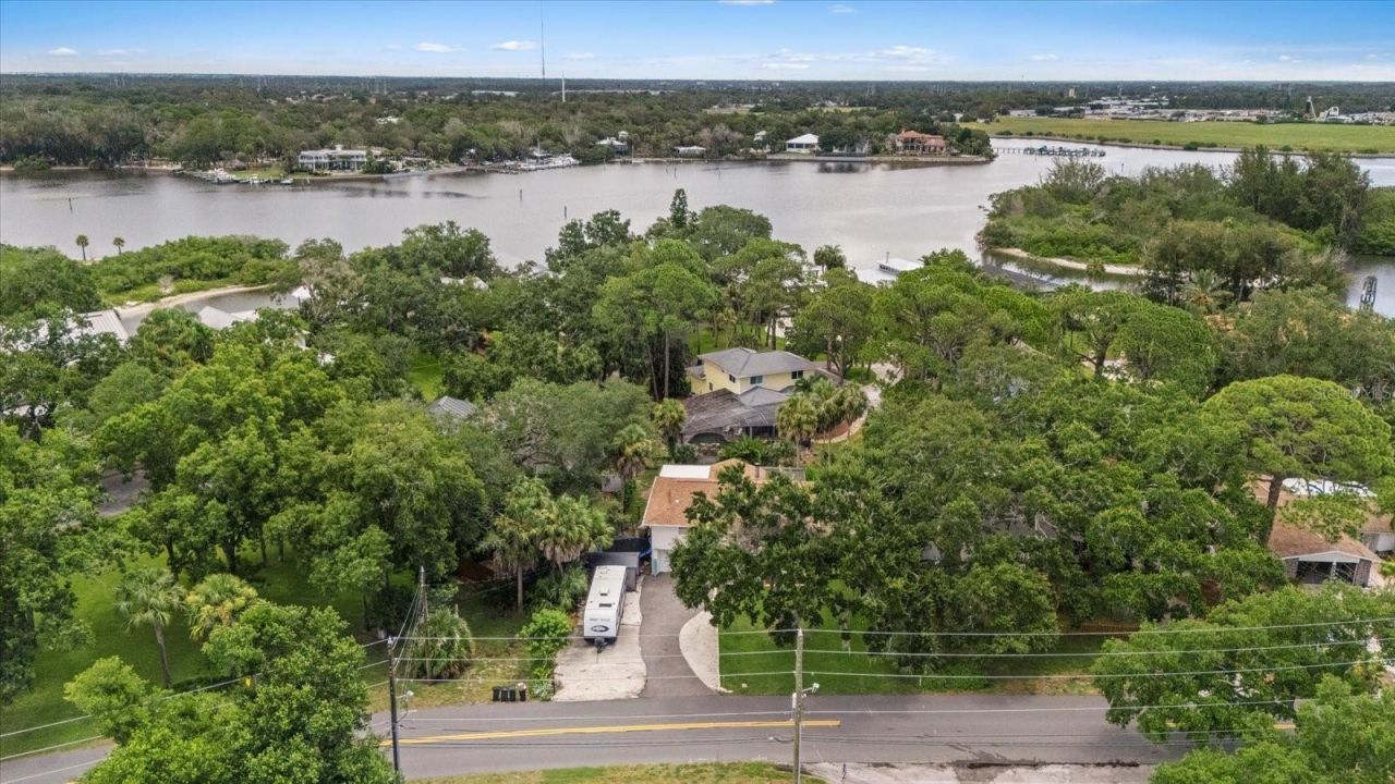 1410 Riverside Drive , Tarpon Springs, FL 34689 Photo