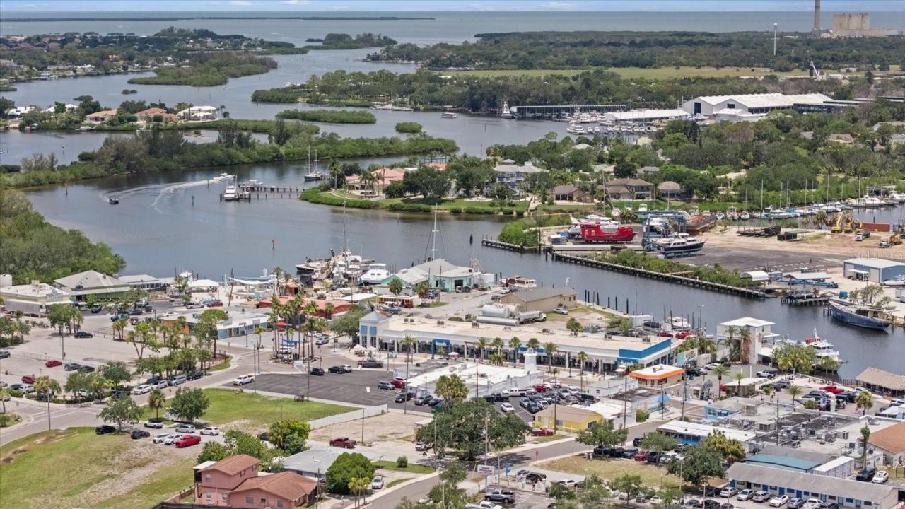 1410 Riverside Drive , Tarpon Springs, FL 34689 Photo