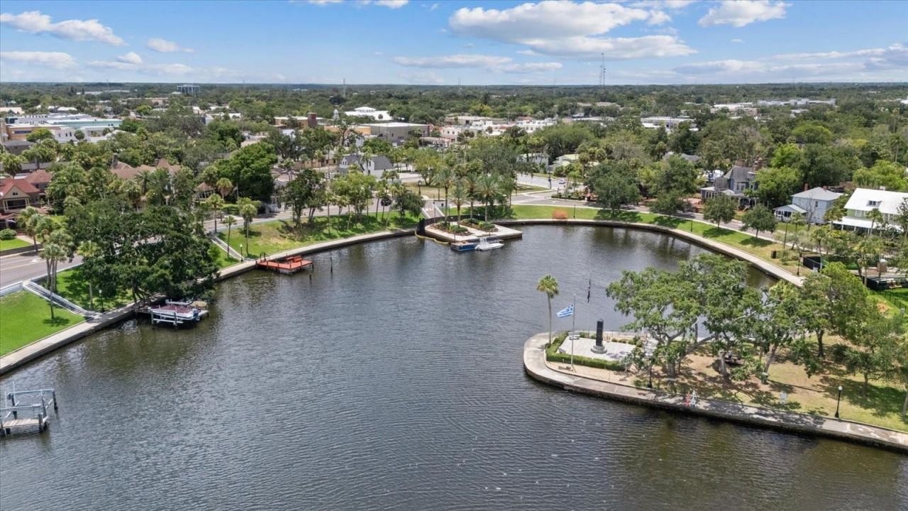 1410 Riverside Drive , Tarpon Springs, FL 34689 Photo