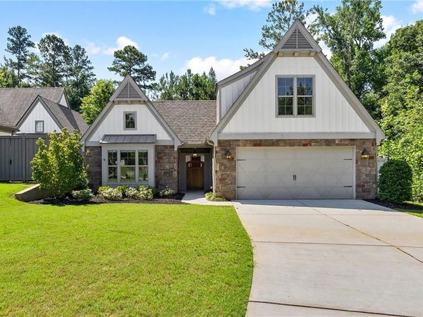 225 Arbor Garden Circle , Newnan, GA 30265