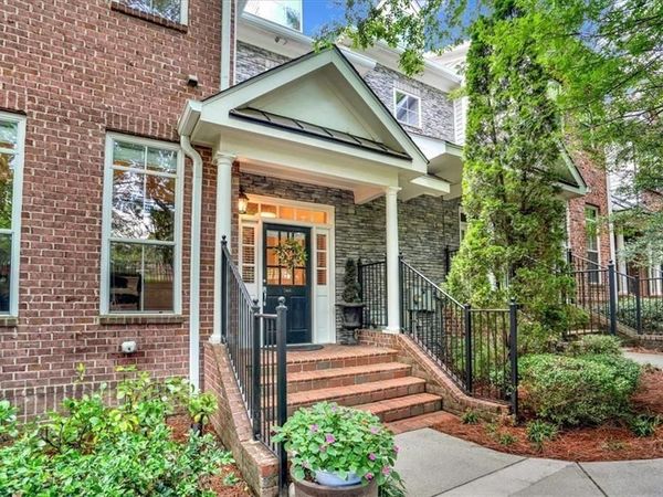 5464 Glenridge View NE, Sandy Springs, GA 30342