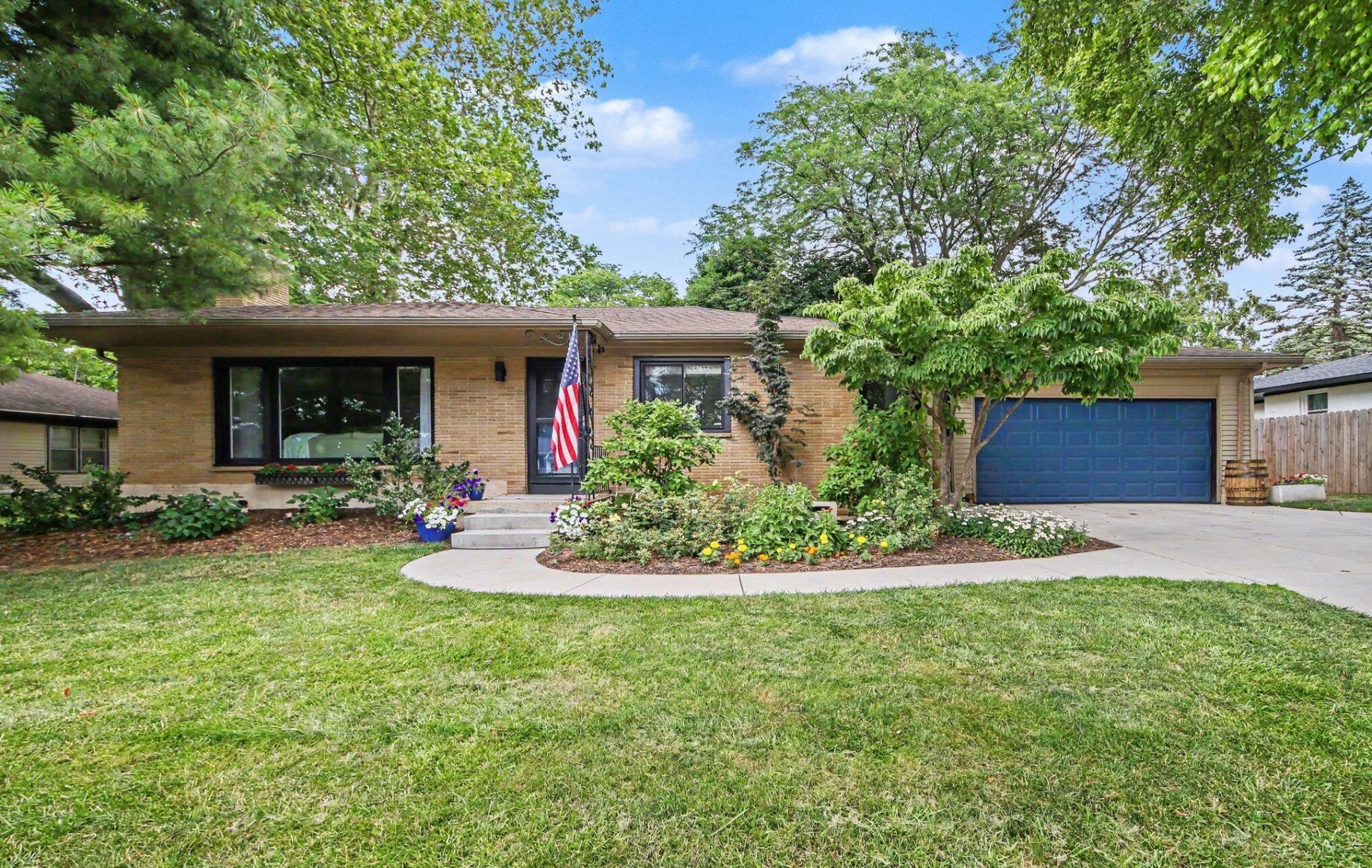 1845 Burton Street Se, Grand Rapids, MI 49506 Main Photo