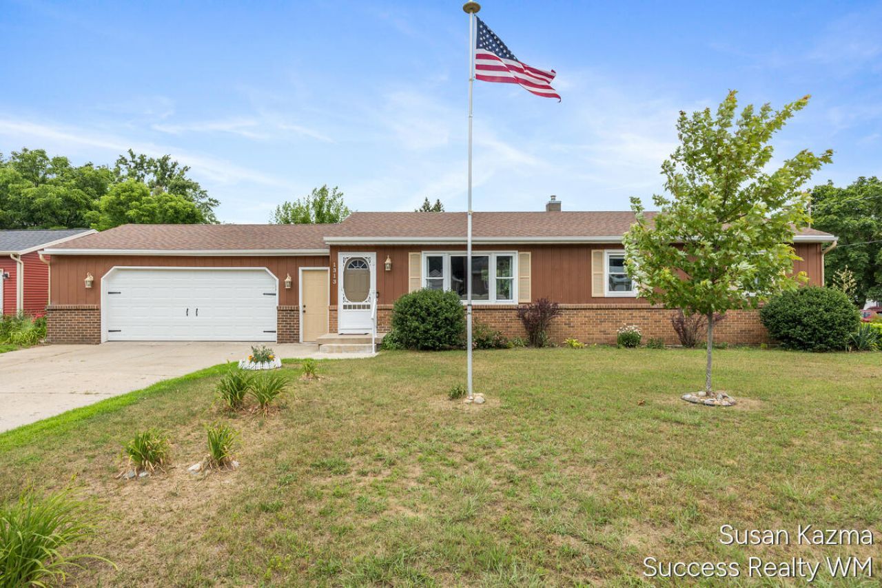 1313 Brookridge Street Se, Kentwood, MI 49508 Main Photo