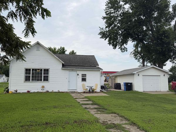 84 Hardy St, Akron, IA 51001