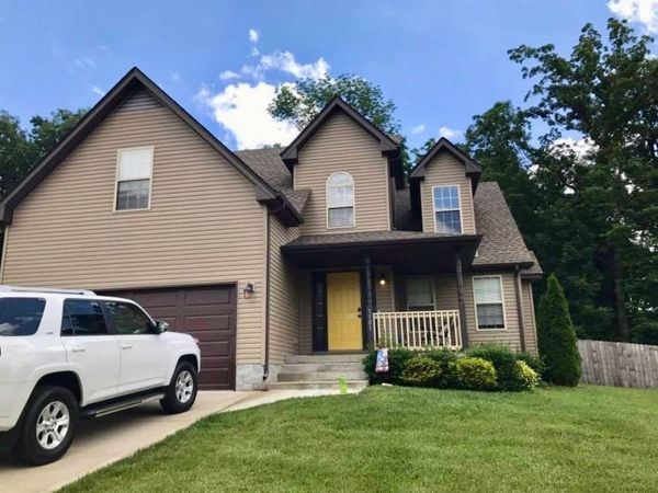1101 Meachem Dr , Clarksville, TN 37042