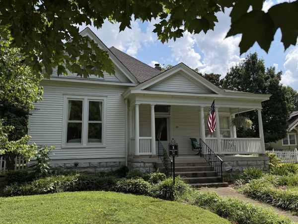 215 4th Ave S, Franklin, TN 37064