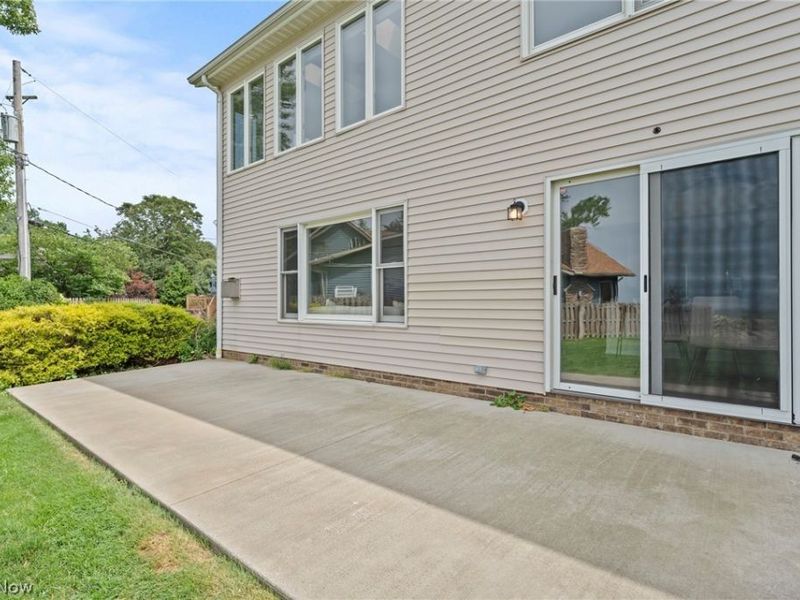 35 Sunset Cove Circle, Eastlake, OH 44095 Photo 38