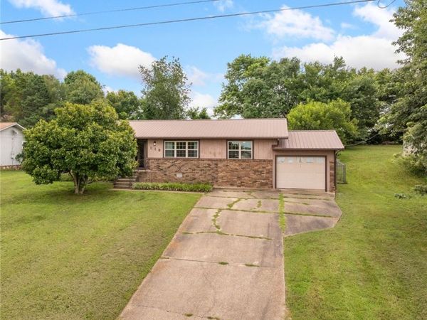 113 Brewer Street , Harrison, AR 72601