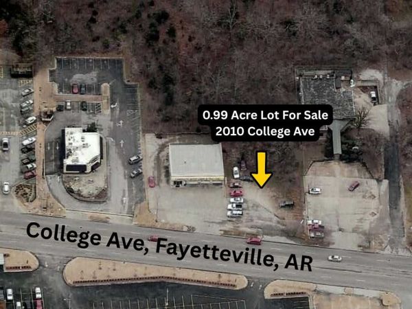 2010 College, Fayetteville, AR 72703