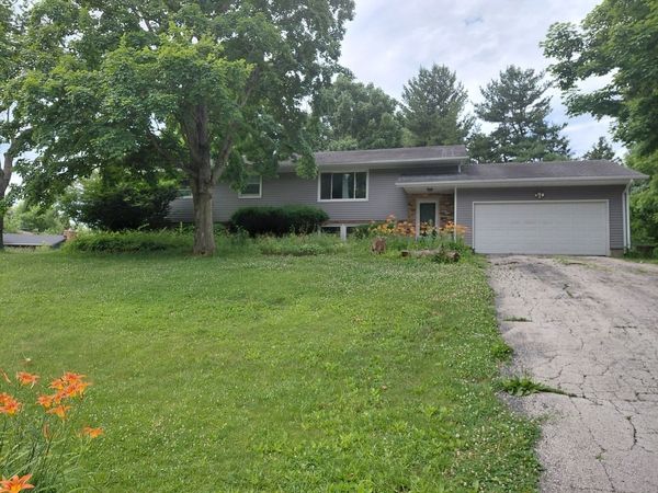 19897 Lakewood Drive , Bloomington, IL 61705