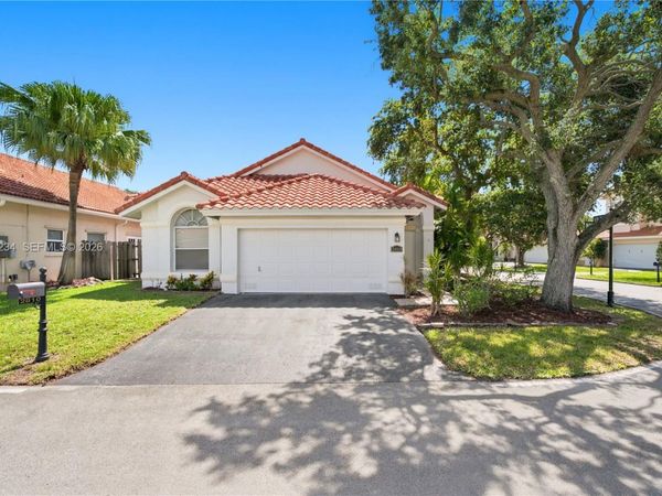 2810 NW 70th Ave , Margate, FL 33063