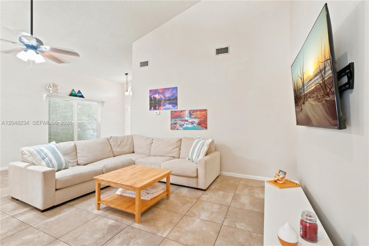 2810 NW 70th Ave , Margate, FL 33063 Photo