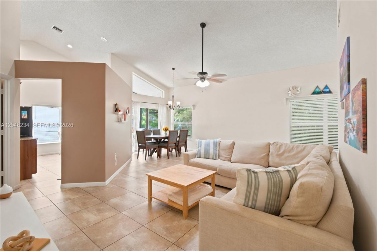2810 NW 70th Ave , Margate, FL 33063 Photo