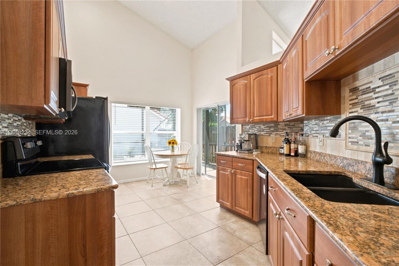 2810 NW 70th Ave , Margate, FL 33063 Photo