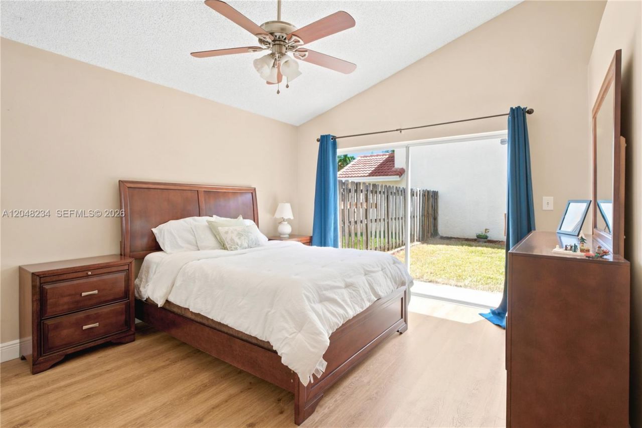 2810 NW 70th Ave , Margate, FL 33063 Photo