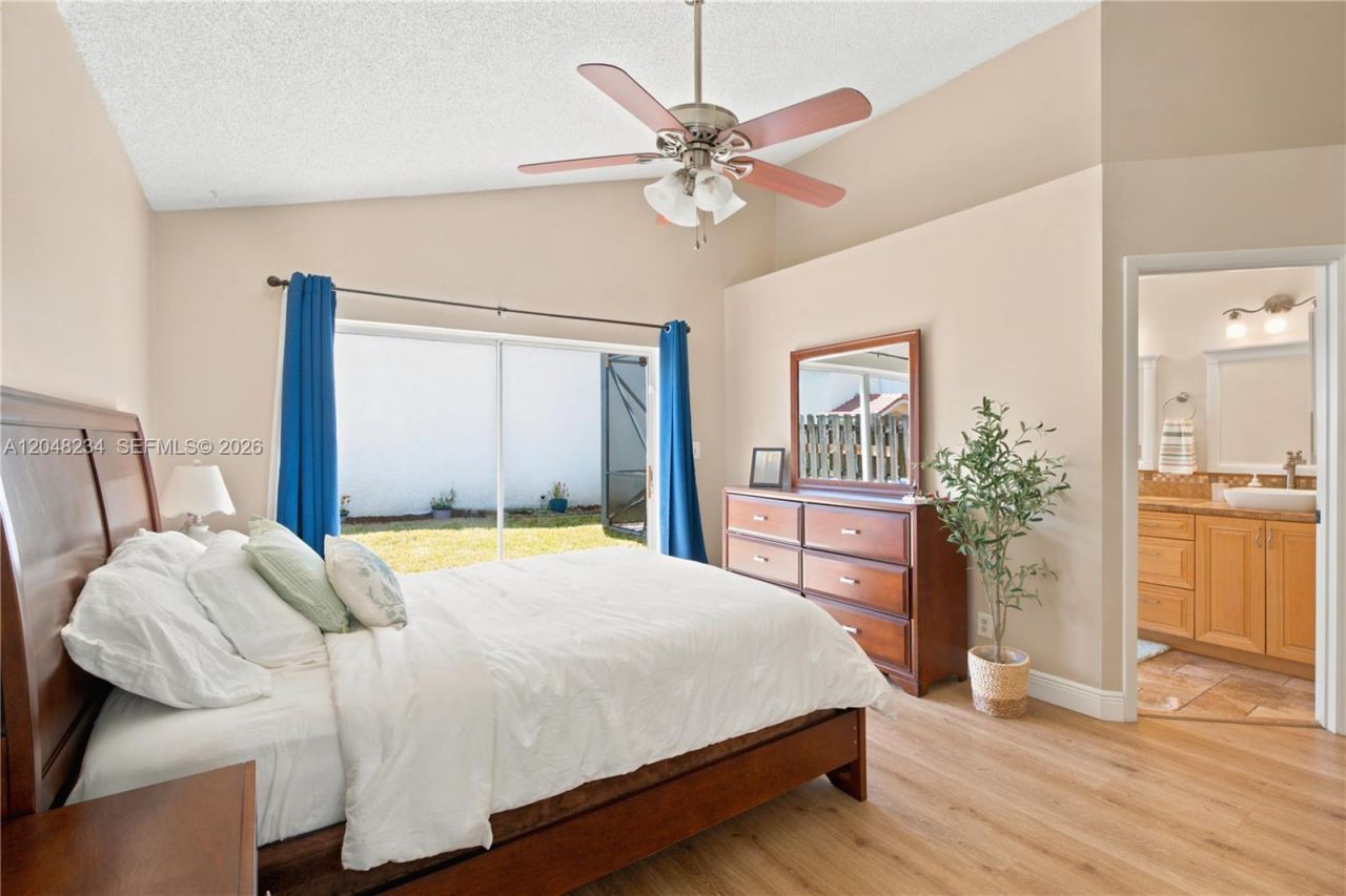 2810 NW 70th Ave , Margate, FL 33063 Photo