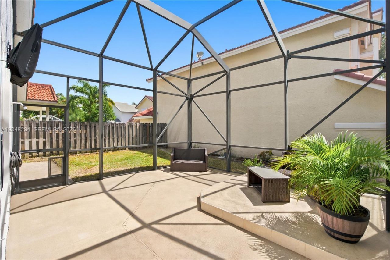 2810 NW 70th Ave , Margate, FL 33063 Photo