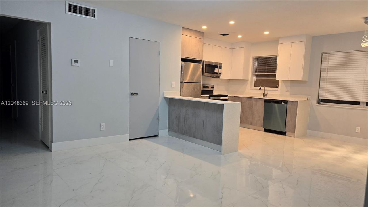 1722 Mayo St , Unit 207, Hollywood, FL 33020 Photo