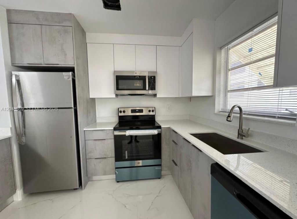 1722 Mayo St , Unit 207, Hollywood, FL 33020 Photo