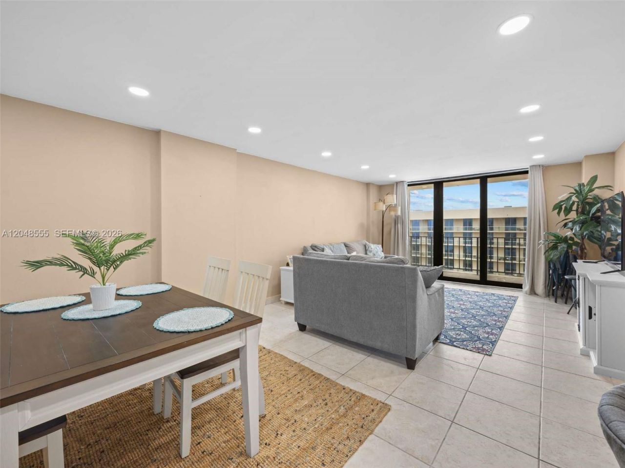 322 SE Buchanan St , Unit 703, Hollywood, FL 33019 Photo